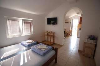 Апартаменты Apartments Marija Будва Номер-студио с балконом (для 4 взрослых)-16