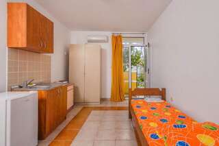 Апартаменты Apartments Marija Будва Номер-студио с общей террасой (для 2 взрослых)-1